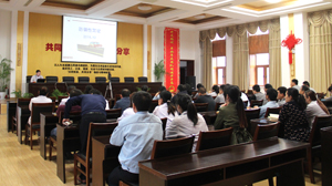 扬州奥克举办“防御性驾驶”交通安全培训 1.JPG