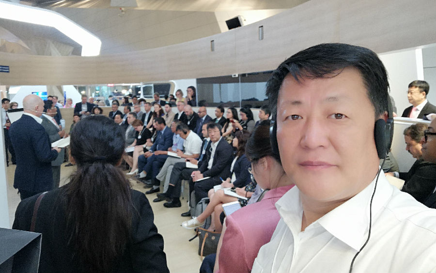 2019.7.1 朱建民参加达沃斯“高管领导职责的转变“的讨论.jpg