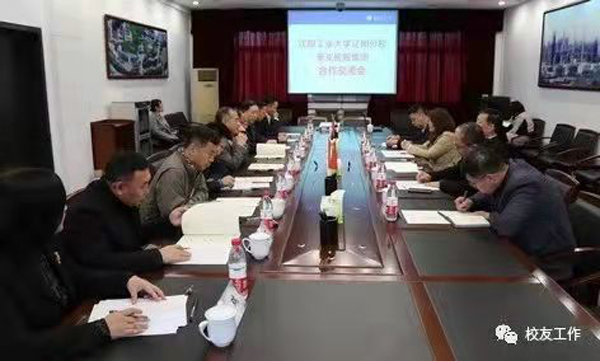 朱建民率队回母校沈阳工业大学辽阳分校 2.jpg