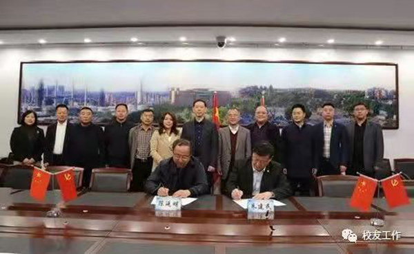 朱建民率队回母校沈阳工业大学辽阳分校 1.jpg