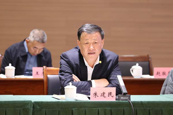 2024.4.10朱建民参加辽阳市民企座谈会.jpg