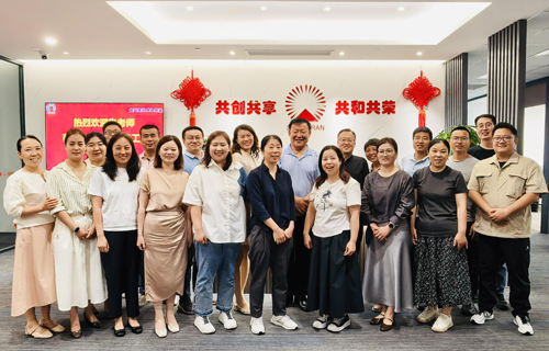 董事局主席到上海探望奥克东硕员工1.png