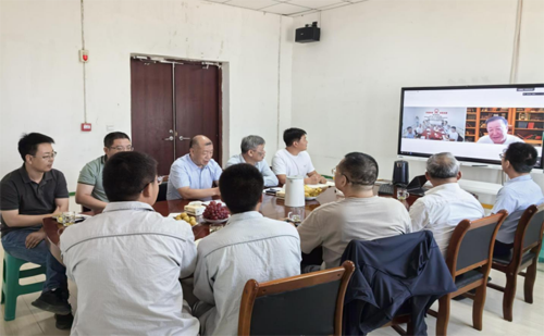 关切一线暖人心 聚焦光伏促发展——股份公司总裁班子赴格尔木电站检查指导并慰问员工1794.png