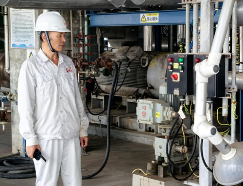 军魂闪耀新战场-铸就企业新辉煌 海南奥克南江春一个老兵的安全管理之路1.png